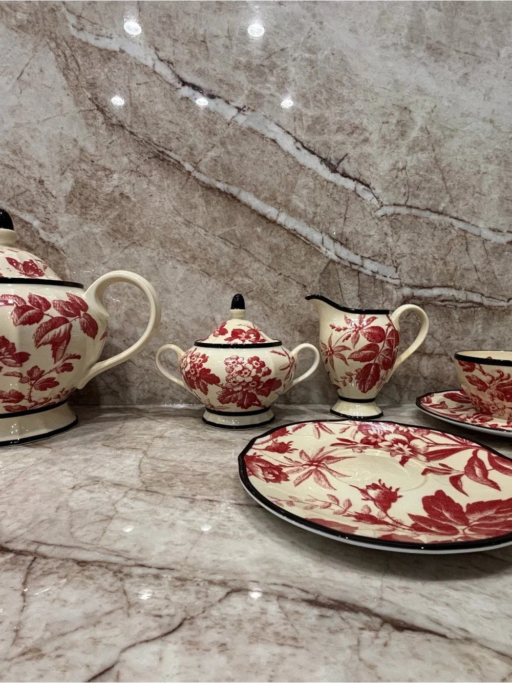 Gucci Red & Cream Floral Tea Set - 7-Piece Dining Collection